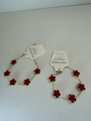 Burgundy clover bracket