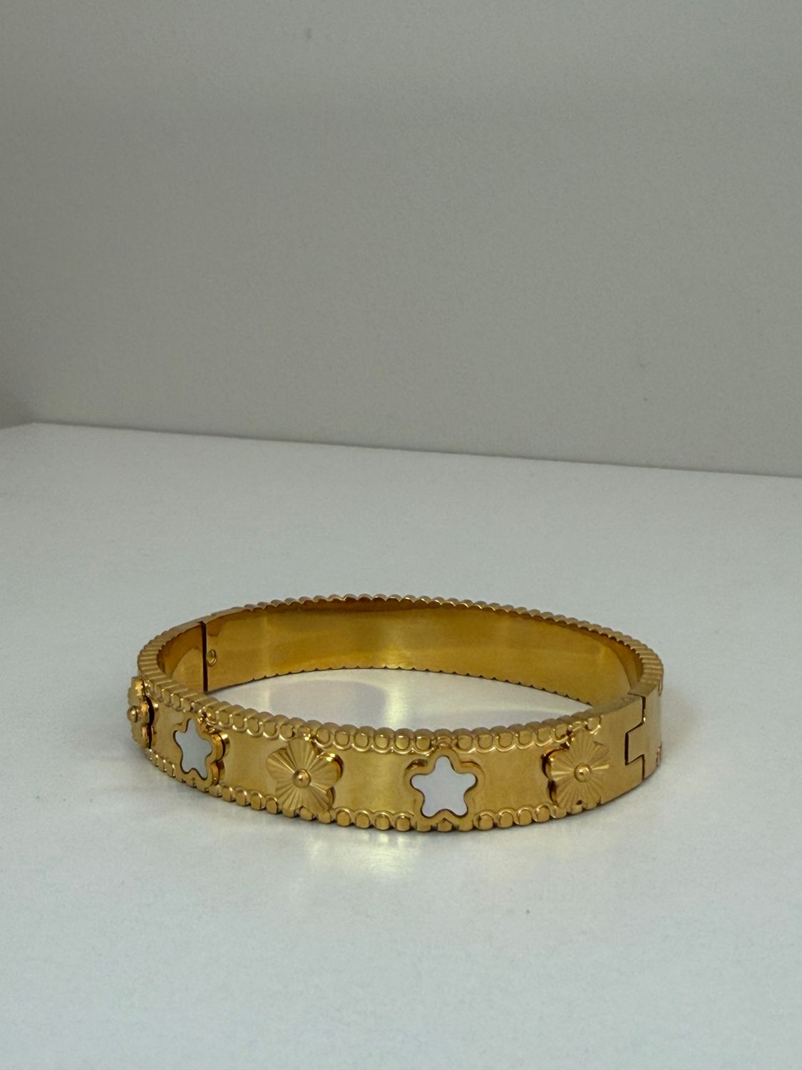 White &amp; Gold  Thick Clover Bracelet
