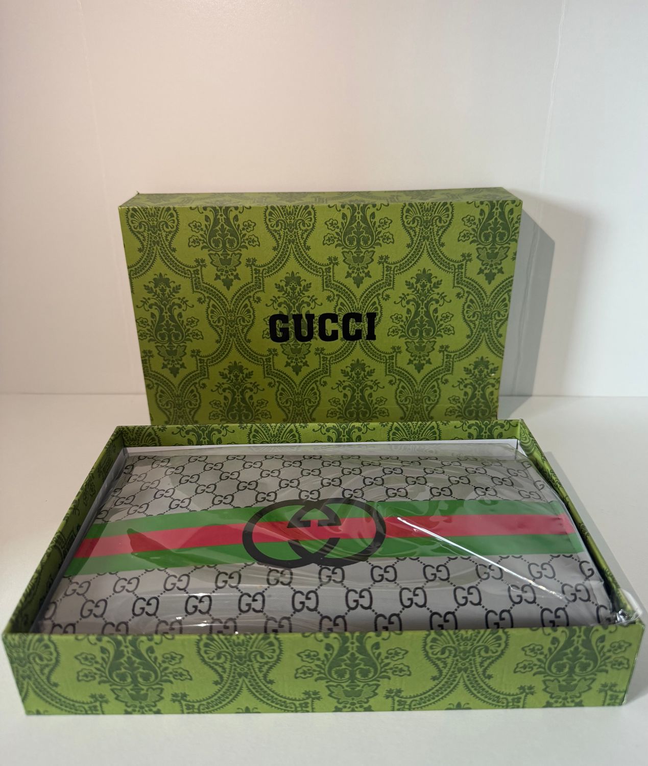 Gucci makeup brush set