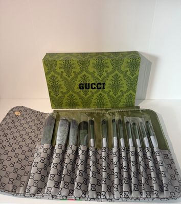 Gucci makeup brush set