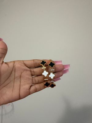 Clover black and white bracelet set