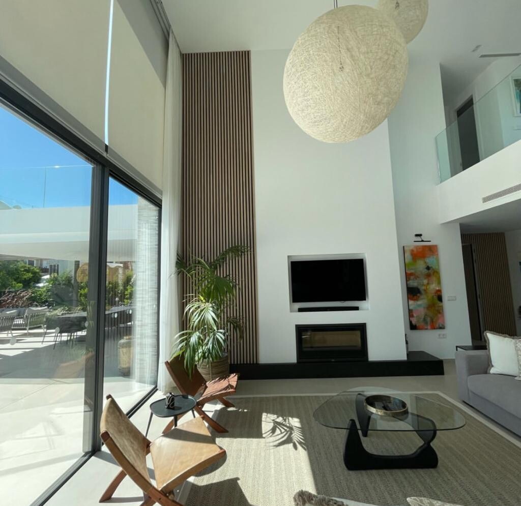 BESPOKE SLAT SERVICE  (LISTONES A MEDIDA)