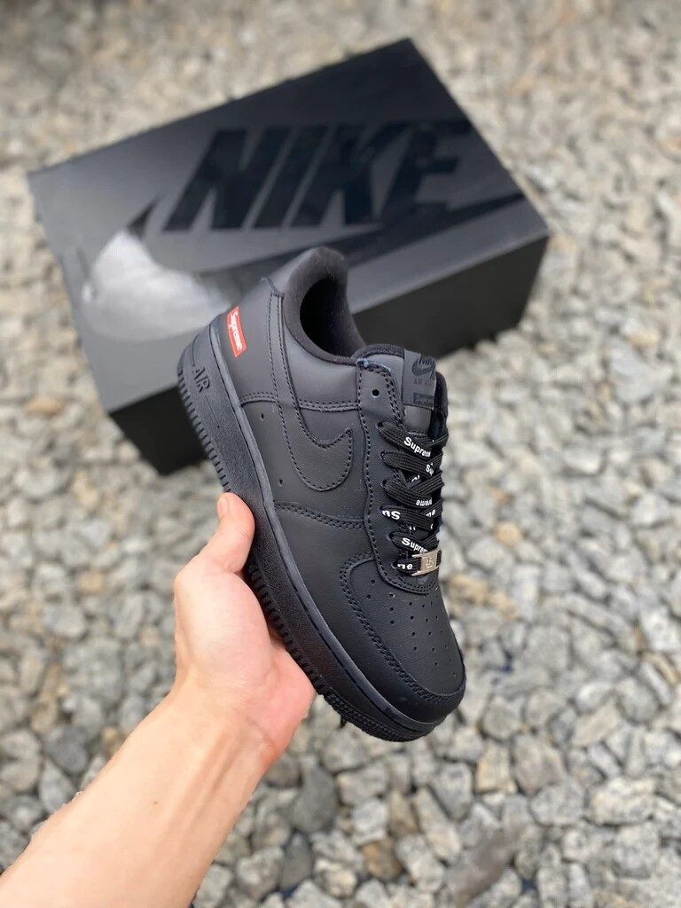 Air Force 1 low black &#39;&#39;SUPREME&#39;&#39;