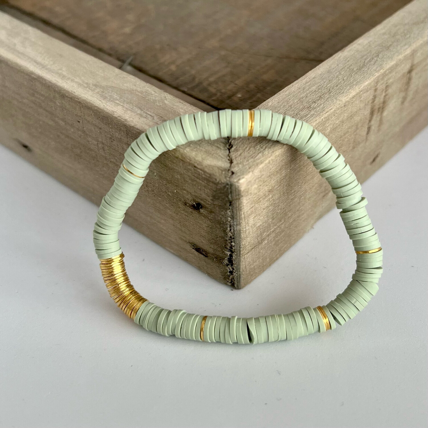 heishi-armband lindengrün mit gold