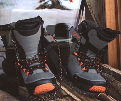 SNOWBOARD BOOTS
