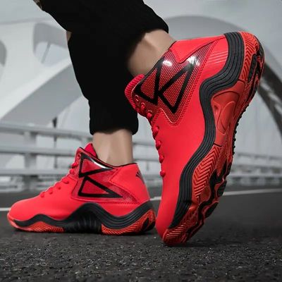 High-Top Basketballschuhe in Rot Größe 38 - RG875332​