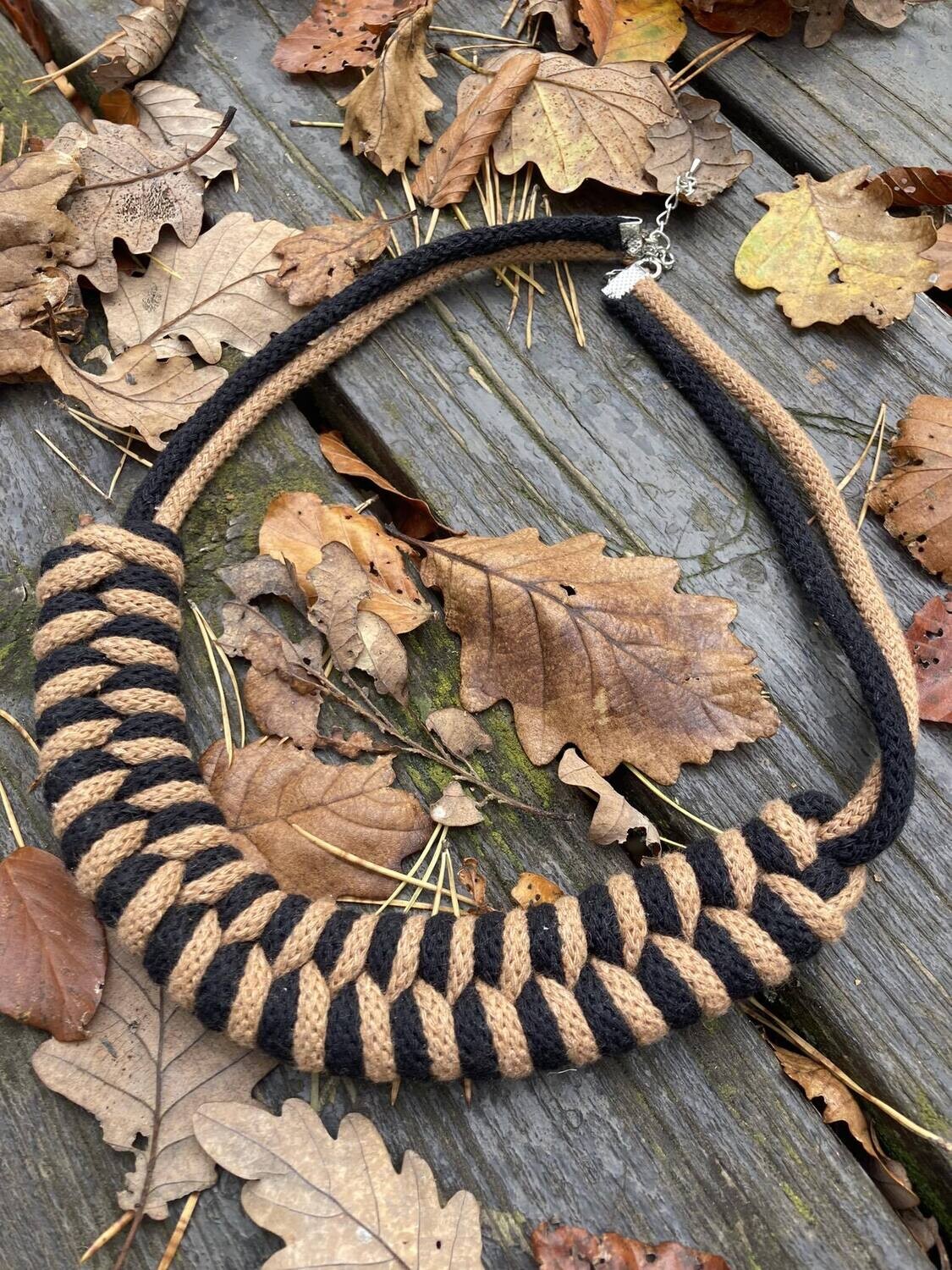 Fahéj- Fekete nyaklánc/ Cinnamon- Black necklace