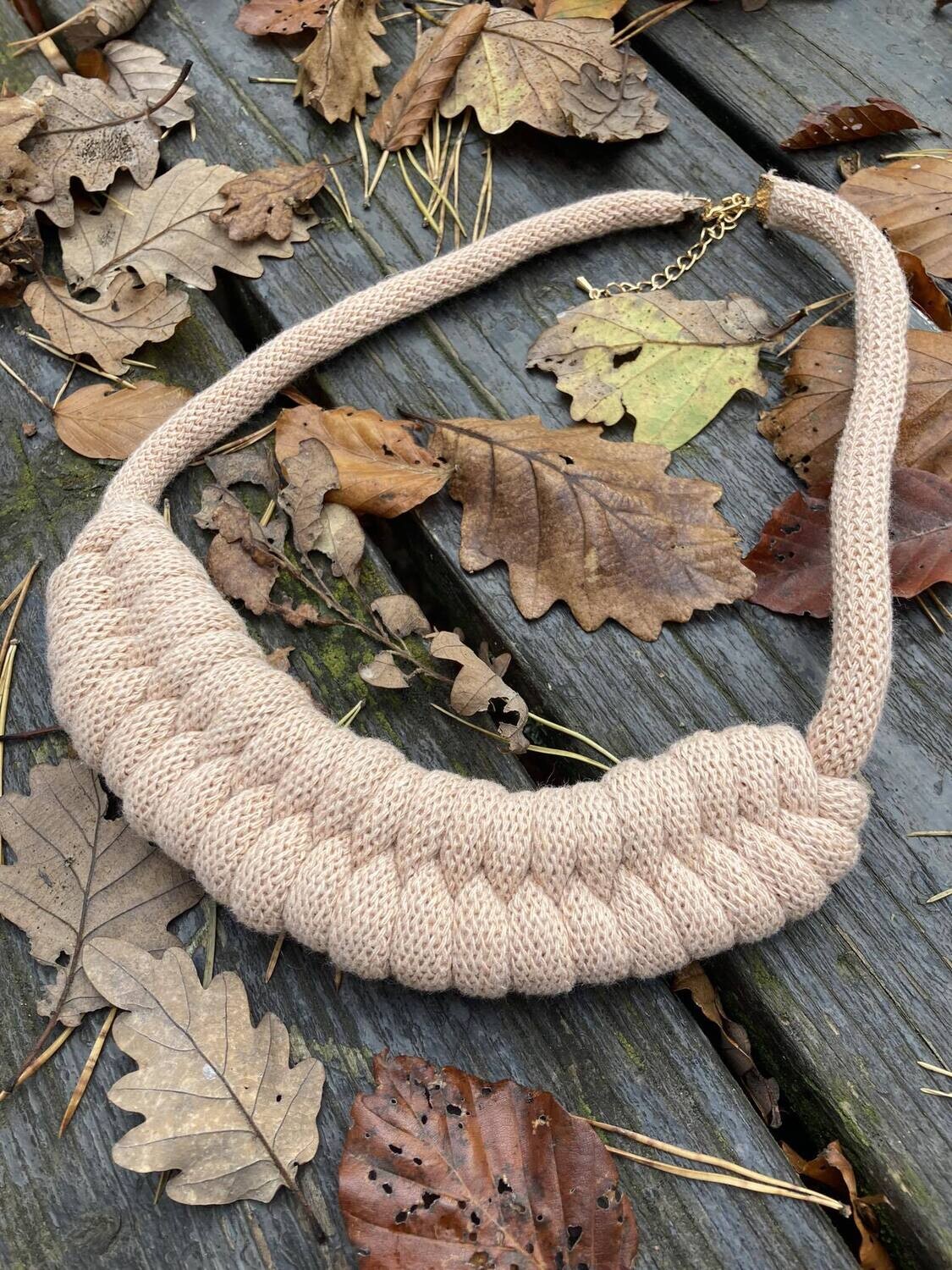 Púder rózsaszín nyaklánc/ Powder pink necklace
