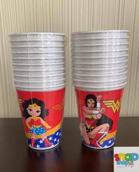 Paquete 10 vasos Mujer Maravilla