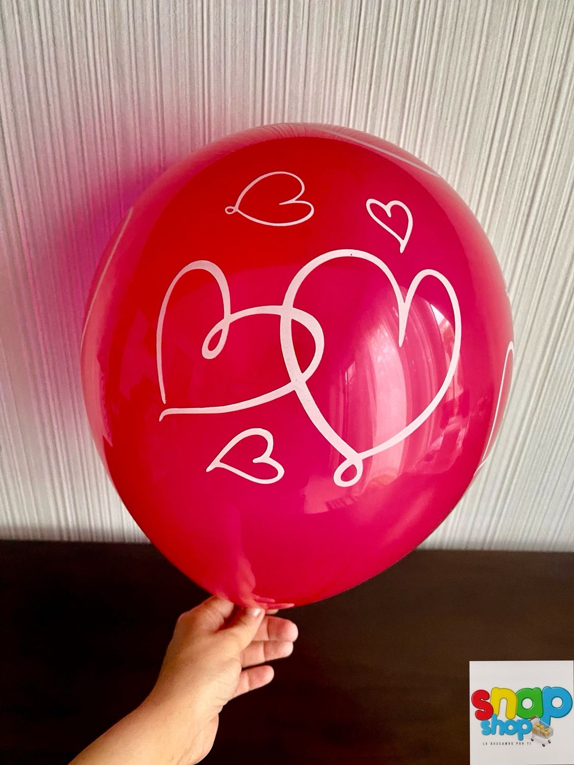 Globo látex rojo con corazones