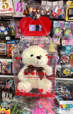 Arreglo de peluche 🧸 en caja de acetato con leyenda “Te Amo”