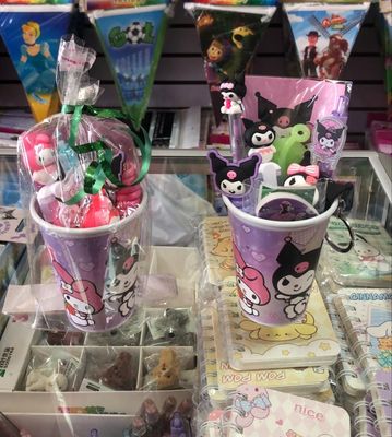 10 vasos para sorpresas Kuromi, puede incluir cualquier temática