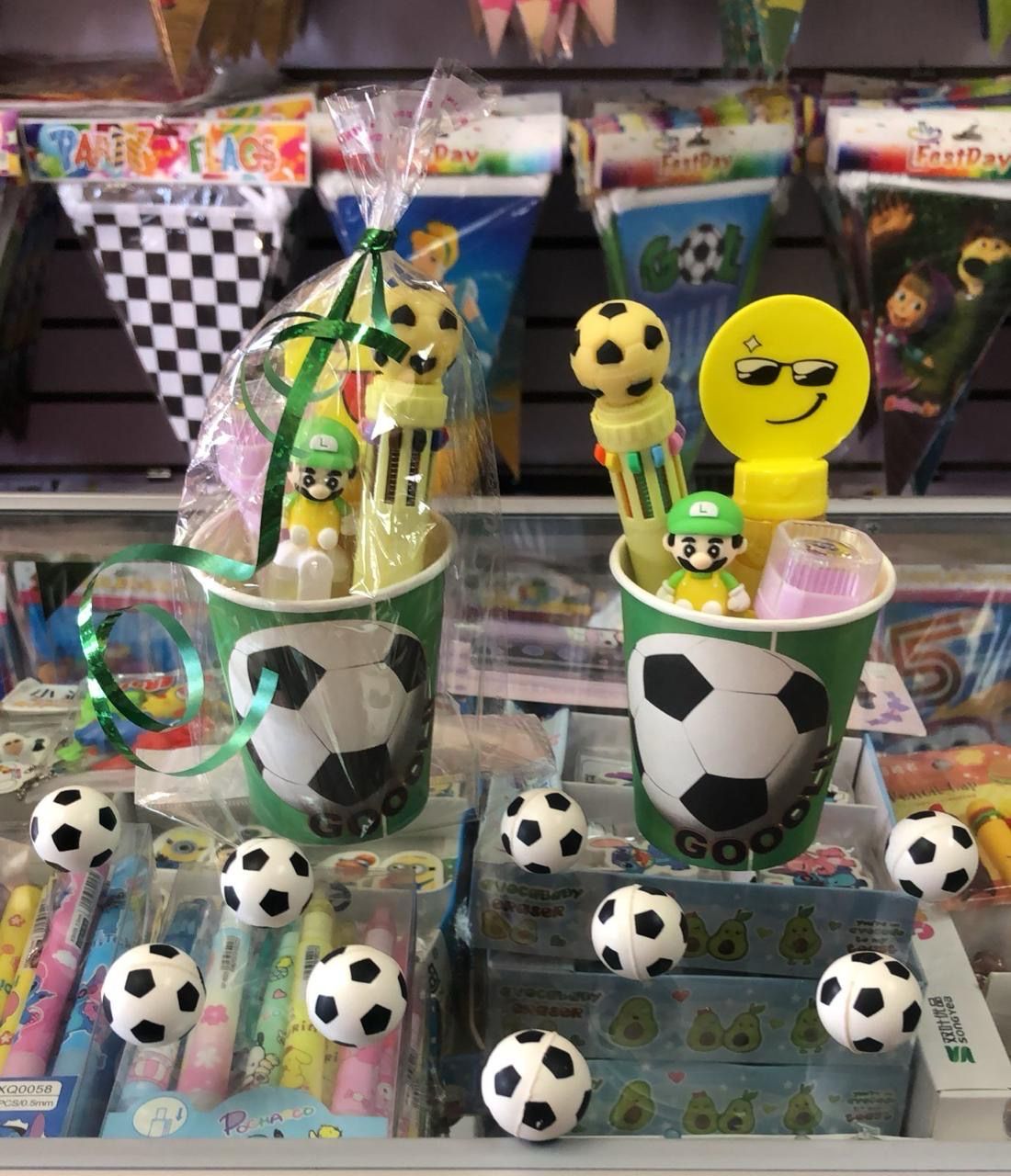 10 vasos para sorpresas ⚽️ de fútbol , puede elegir cualquier temática