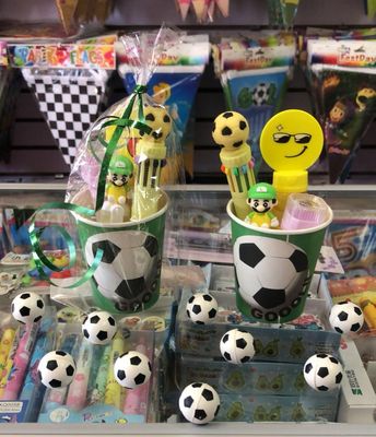 10 vasos para sorpresas ⚽️ de fútbol , puede elegir cualquier temática