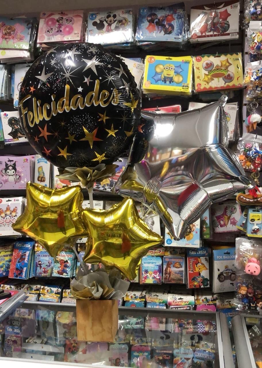 Arreglo de globos con base de madera