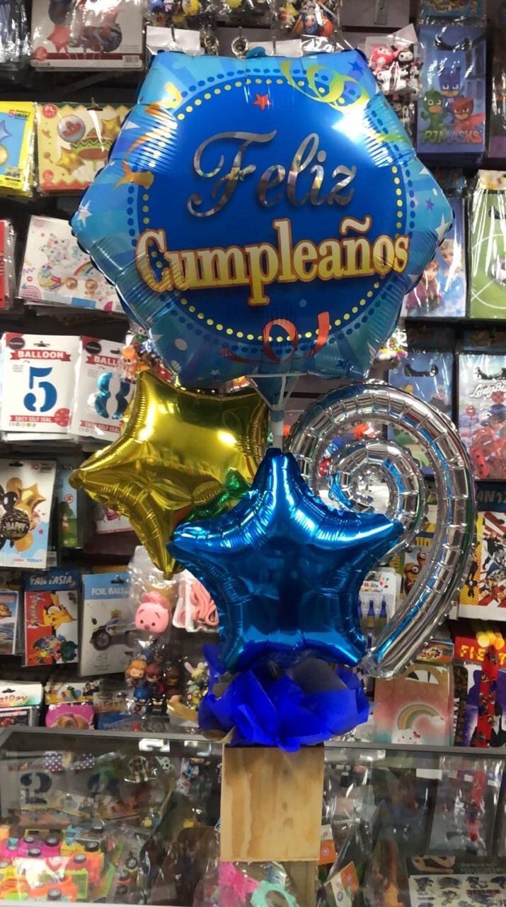 Arreglo de globos con base de madera