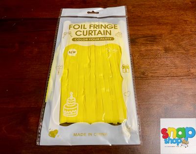 Cortina amarilla pastel de tiras