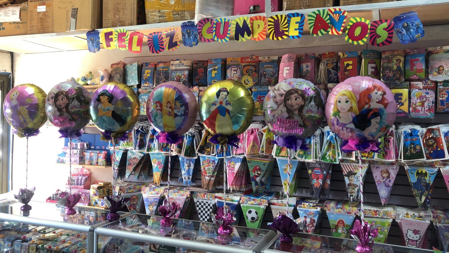 Arreglos de globos metálicos con base de barro