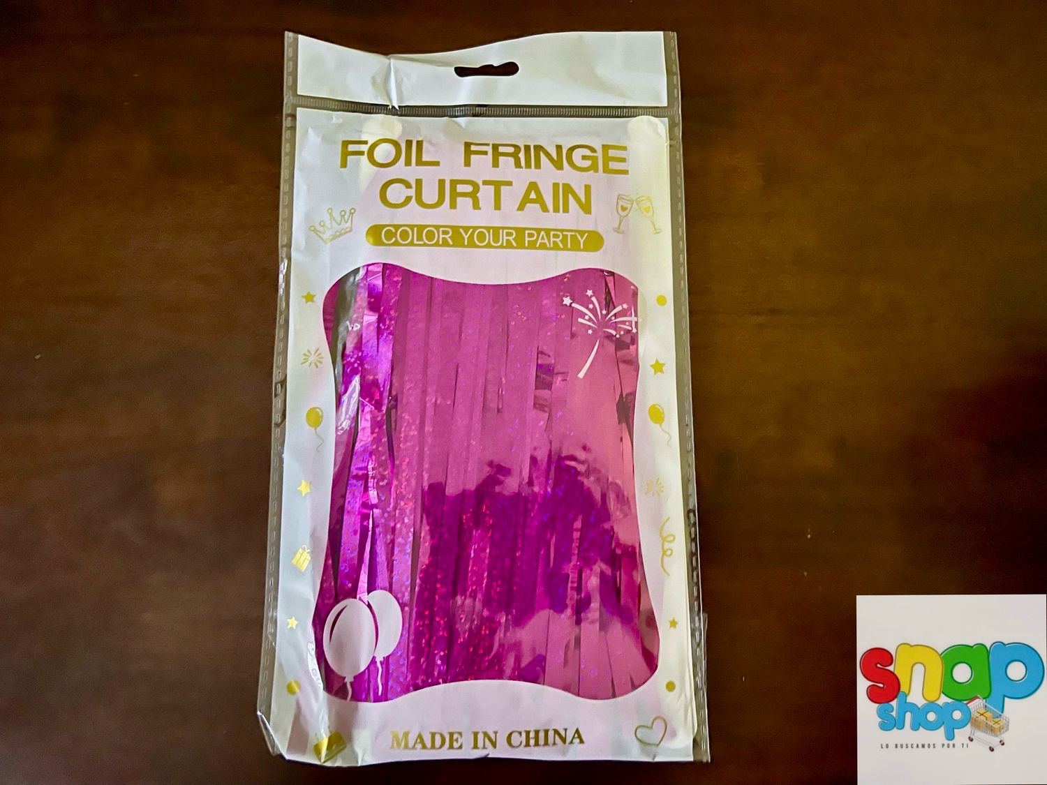 Cortina fucsia metálica de tiras con destellos