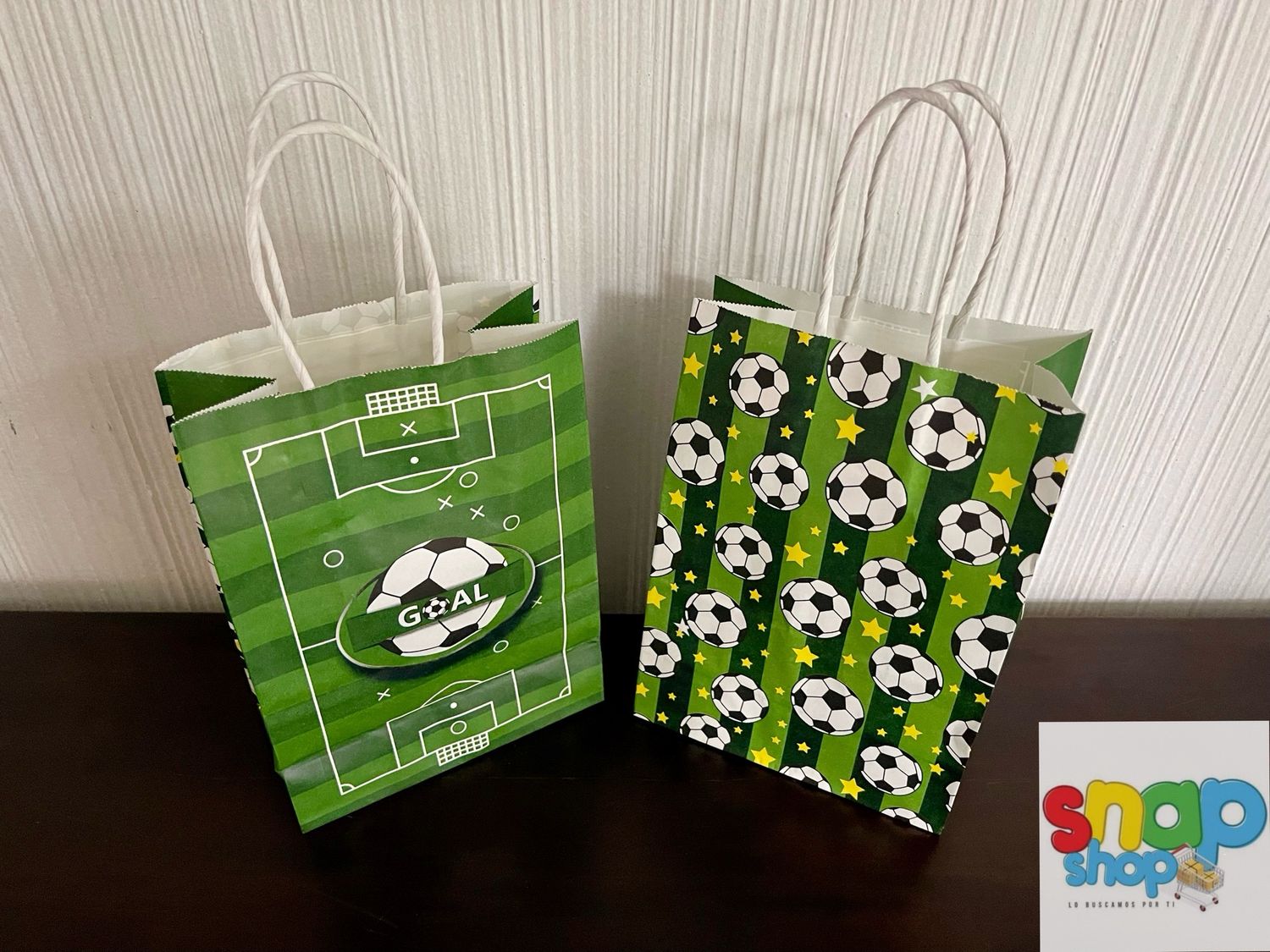 Paquete 12 bolsas para sorpresas diseño fútbol / verde ⚽️