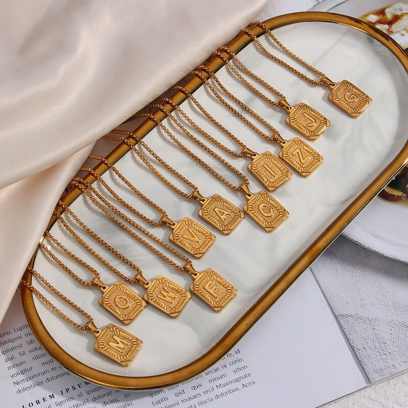 Collier à pendentif carré en acier inoxydable plaqué or pour homme et femme, pendentif élégant, lettre, initiale, 2023