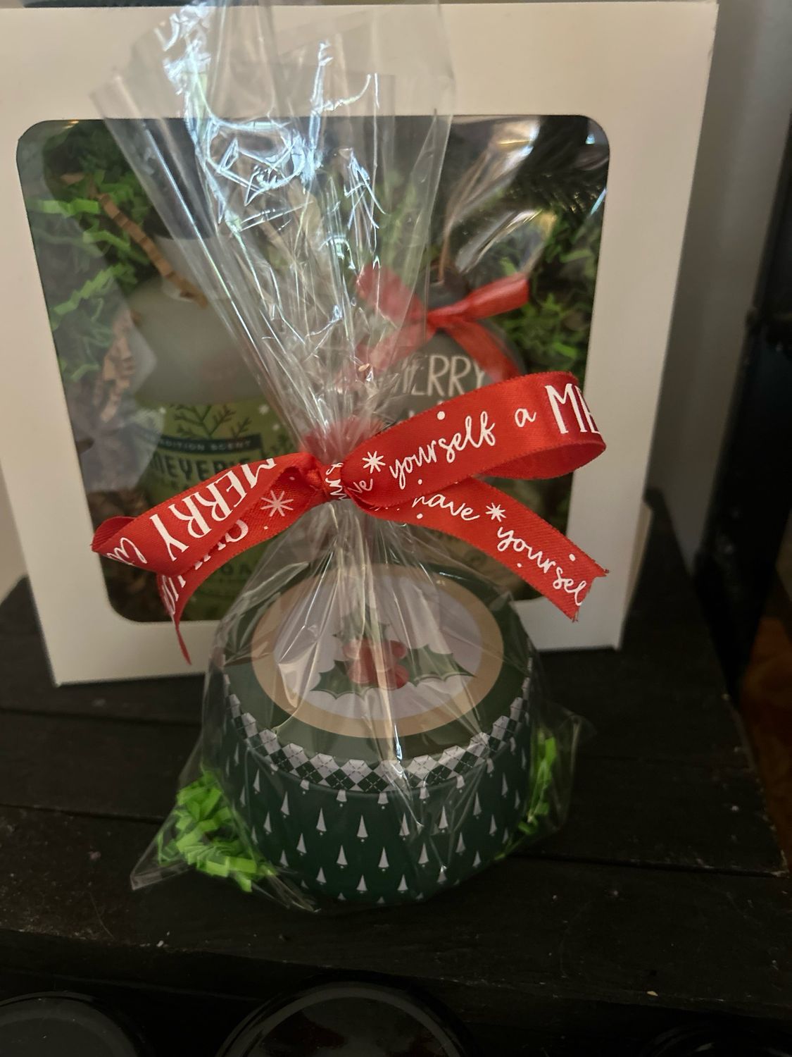 Merry &amp; Bright Christmas 8oz Tin Gift