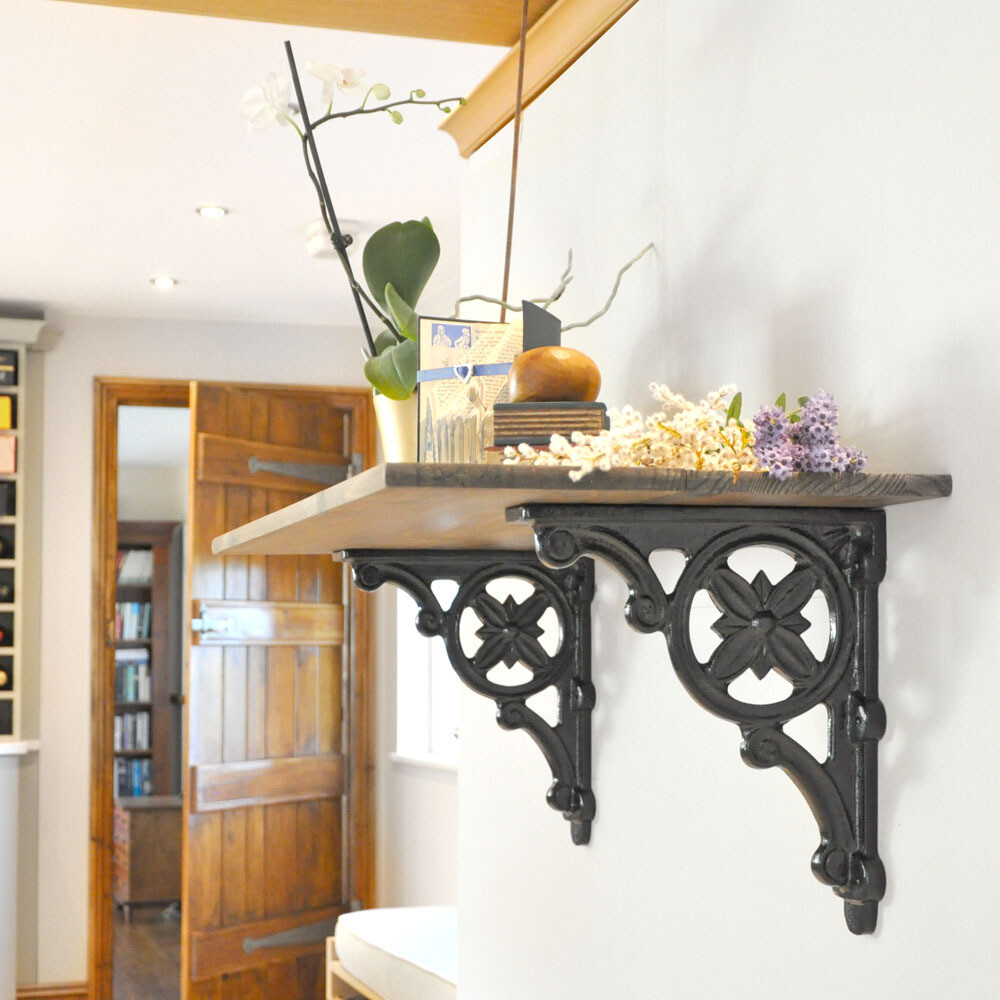 Tudor Cast Iron Shelf Bracket (Single)