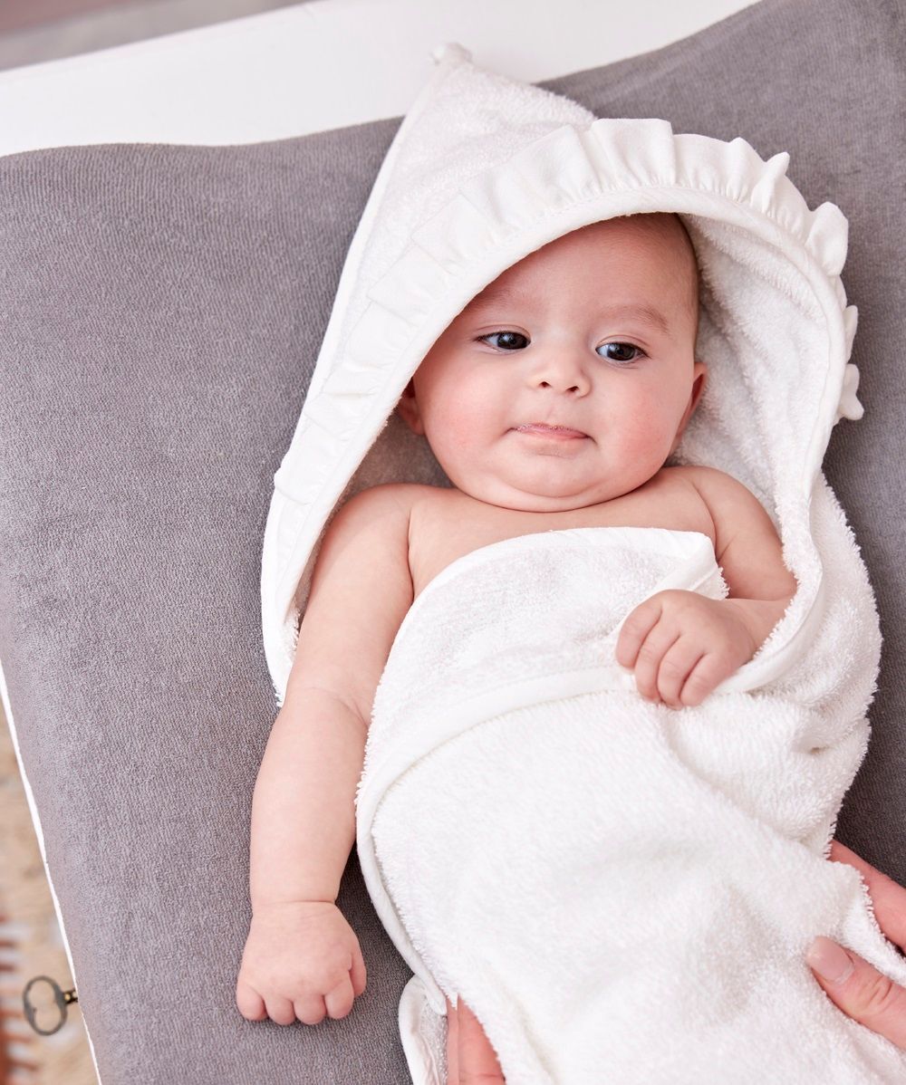 Badbcape Ruffle, 
Offwhite