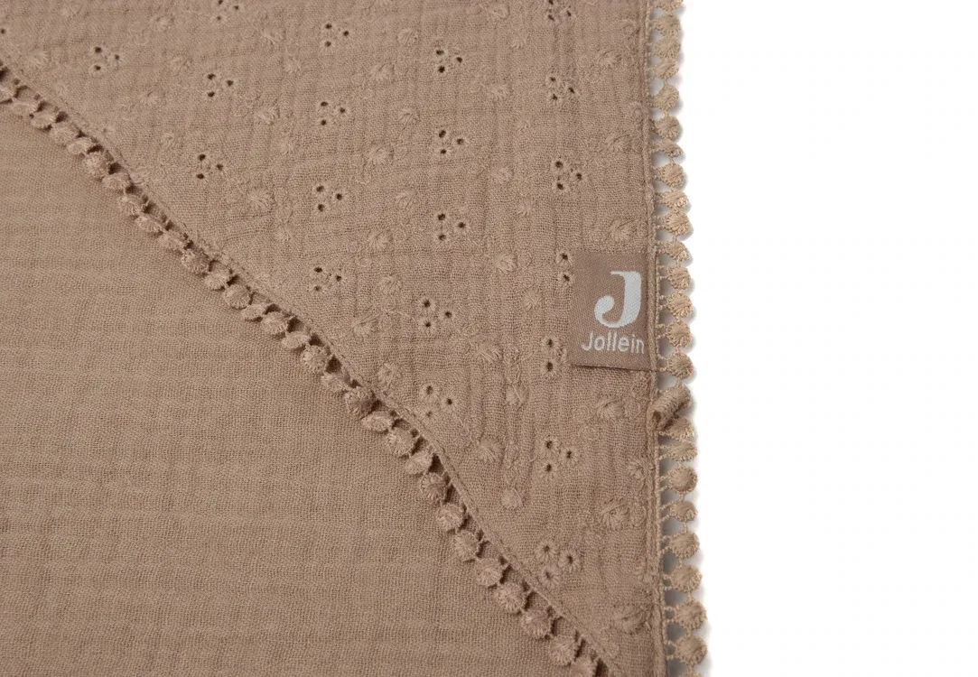 Badcape Embroidery, Biscuit