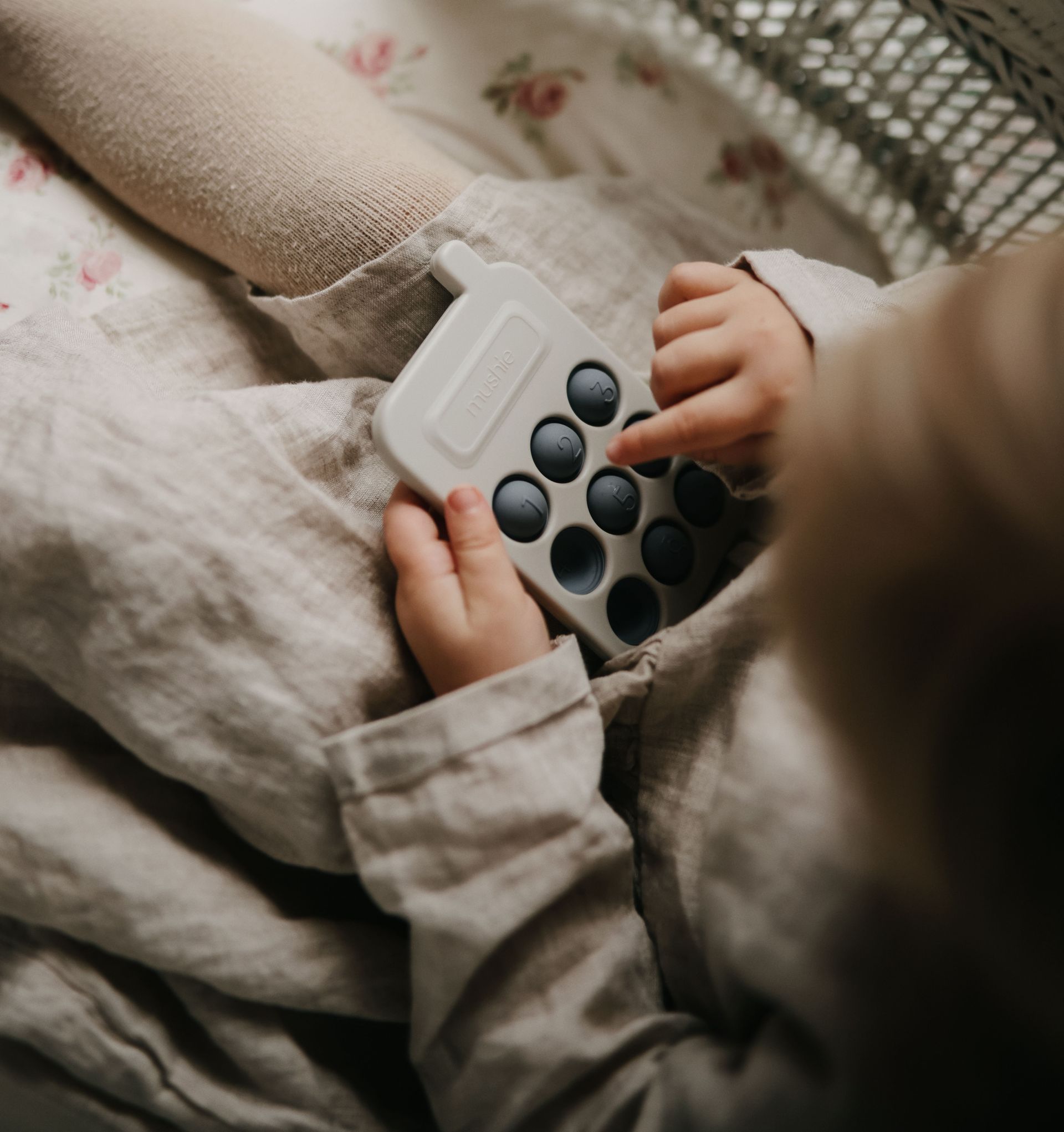 Mushie Pop It Telefoon