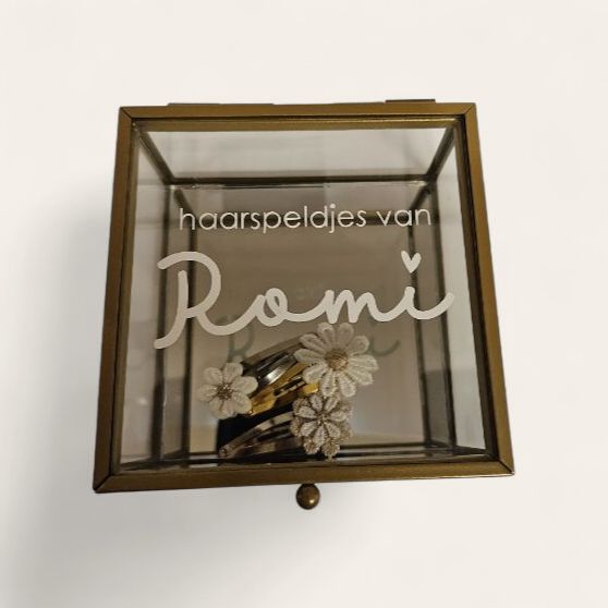 Glazen kistje, haarspeldjes