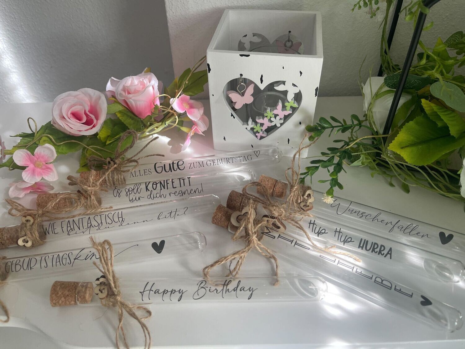 Reagenzgläser mit verschiedenen Liebessprüchen <3