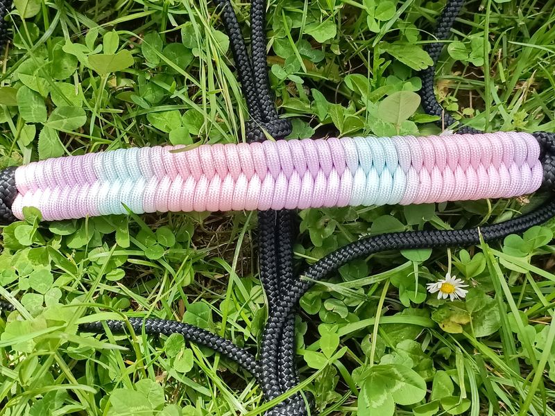 Licol noir rainbow pastel taille poney