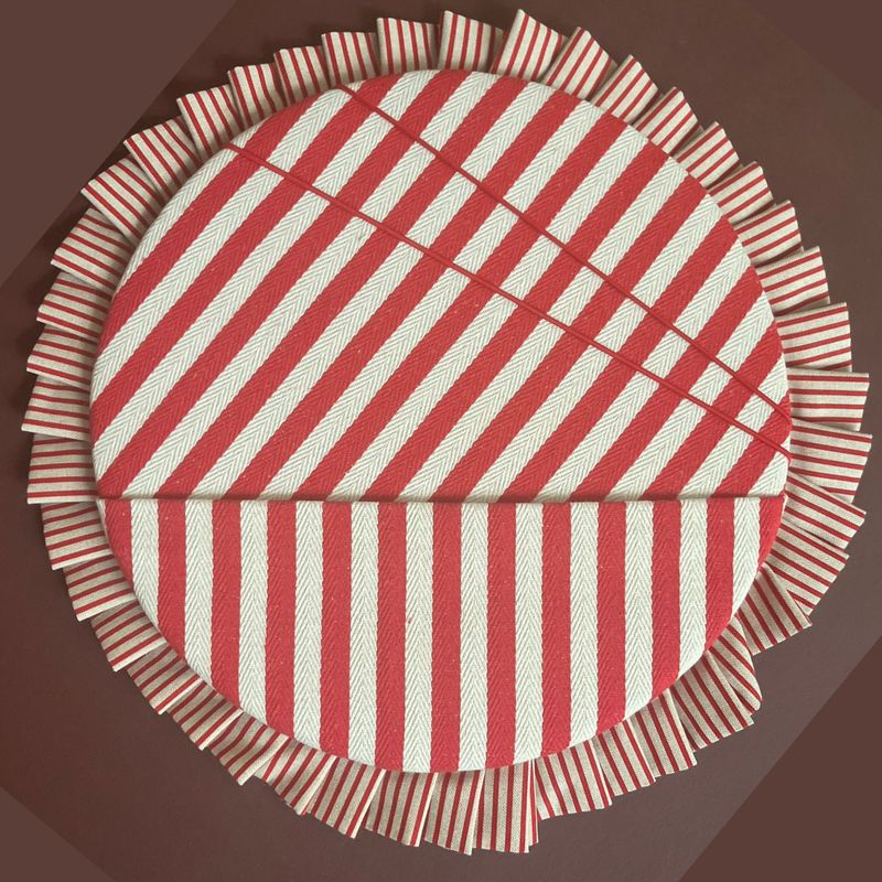 Red&White Ruffle Pinboard