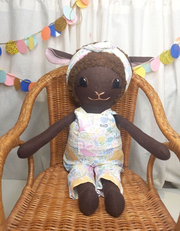 Mona, Schaf, Stofftier, handgemachtes Kuscheltier,