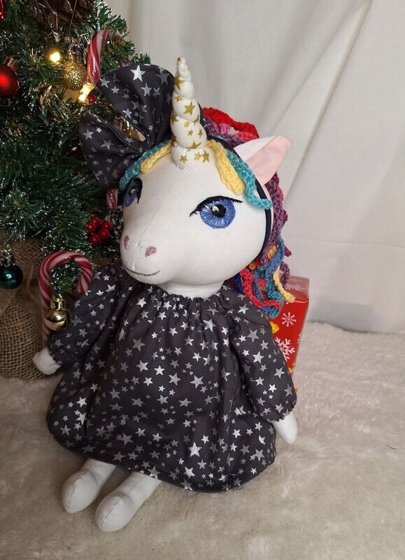 Süßes Einhorn im Sternenkleid