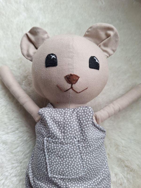 Handgemachter Kuschelbär 'Theo' - ein nachhaltiger Freund fürs Leben