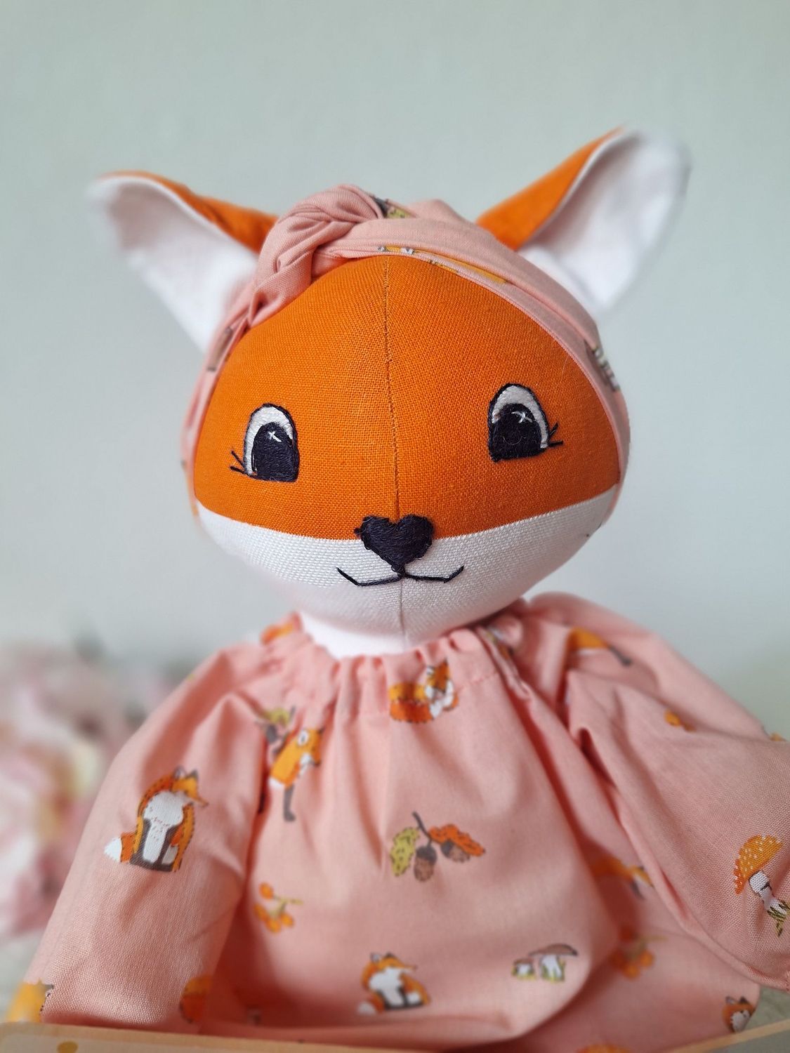 Fuchs, handgemaches Stofftier, Kuscheltier Fuchs, personalisierbar handgemachtes Kuscheltier Fuchs mit herzfömiger, aufgestickter Nase.