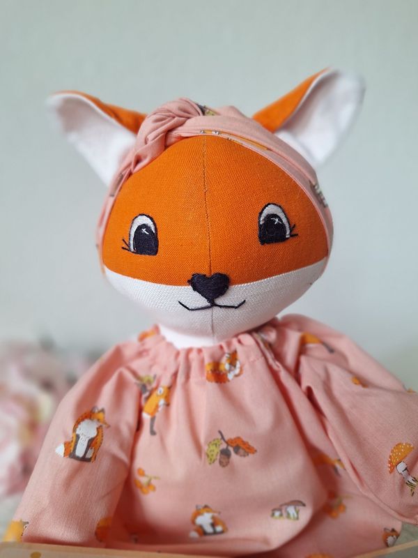 Fuchs, handgemaches Stofftier, Kuscheltier Fuchs, personalisierbar handgemachtes Kuscheltier Fuchs mit herzfömiger, aufgestickter Nase.