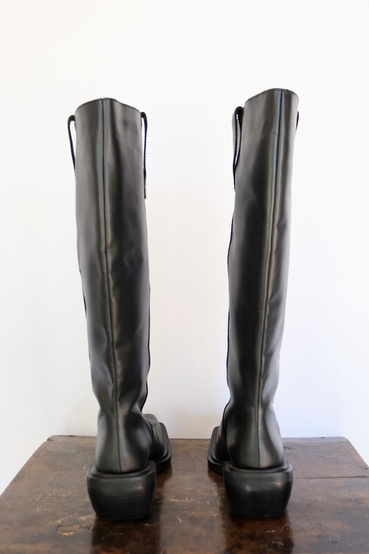 CATTLE BLACK BOOT