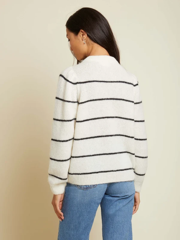 BUSY SWEATER
