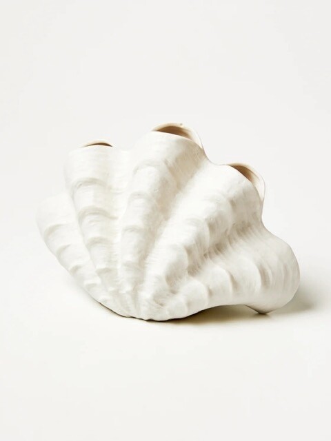 Clamshell Vase Almond