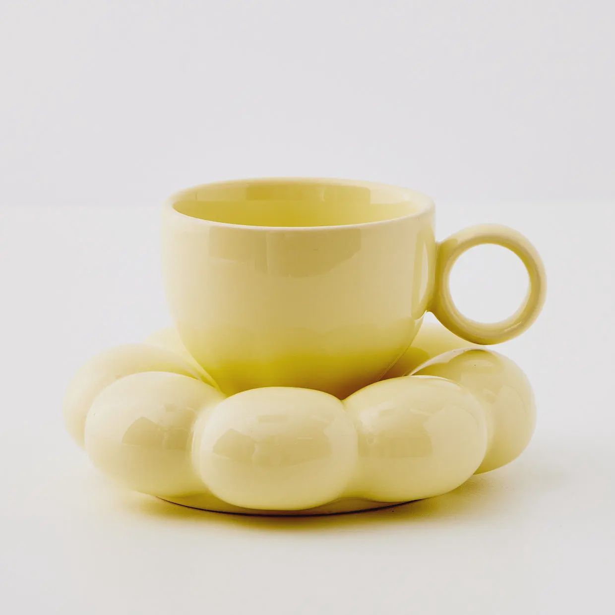 Daisy Ceramic Mug Set in Yellow