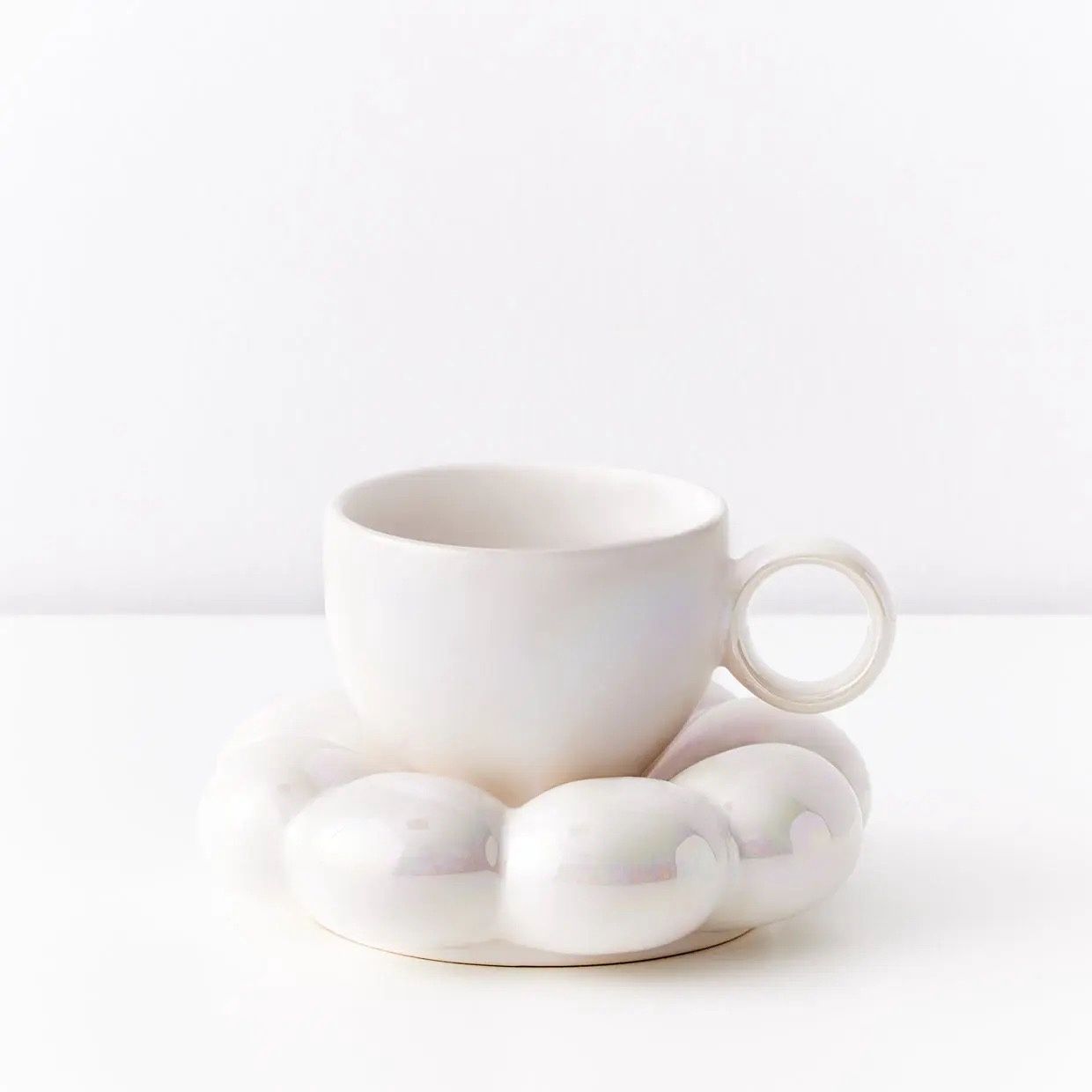 Daisy Ceramic Mug Set in Pearl White