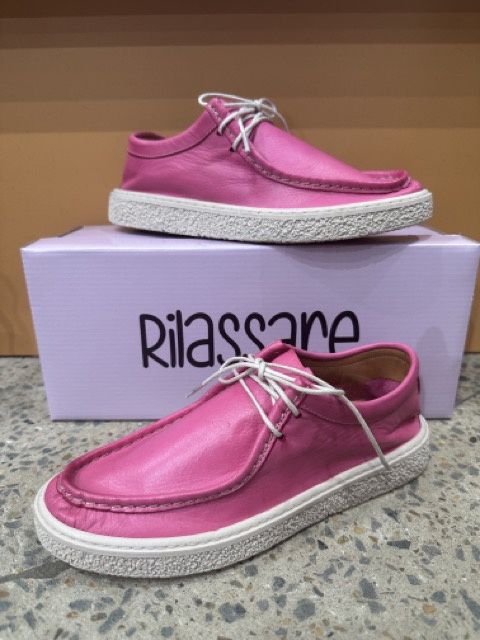 Trumpet Loafer in Fuchsia