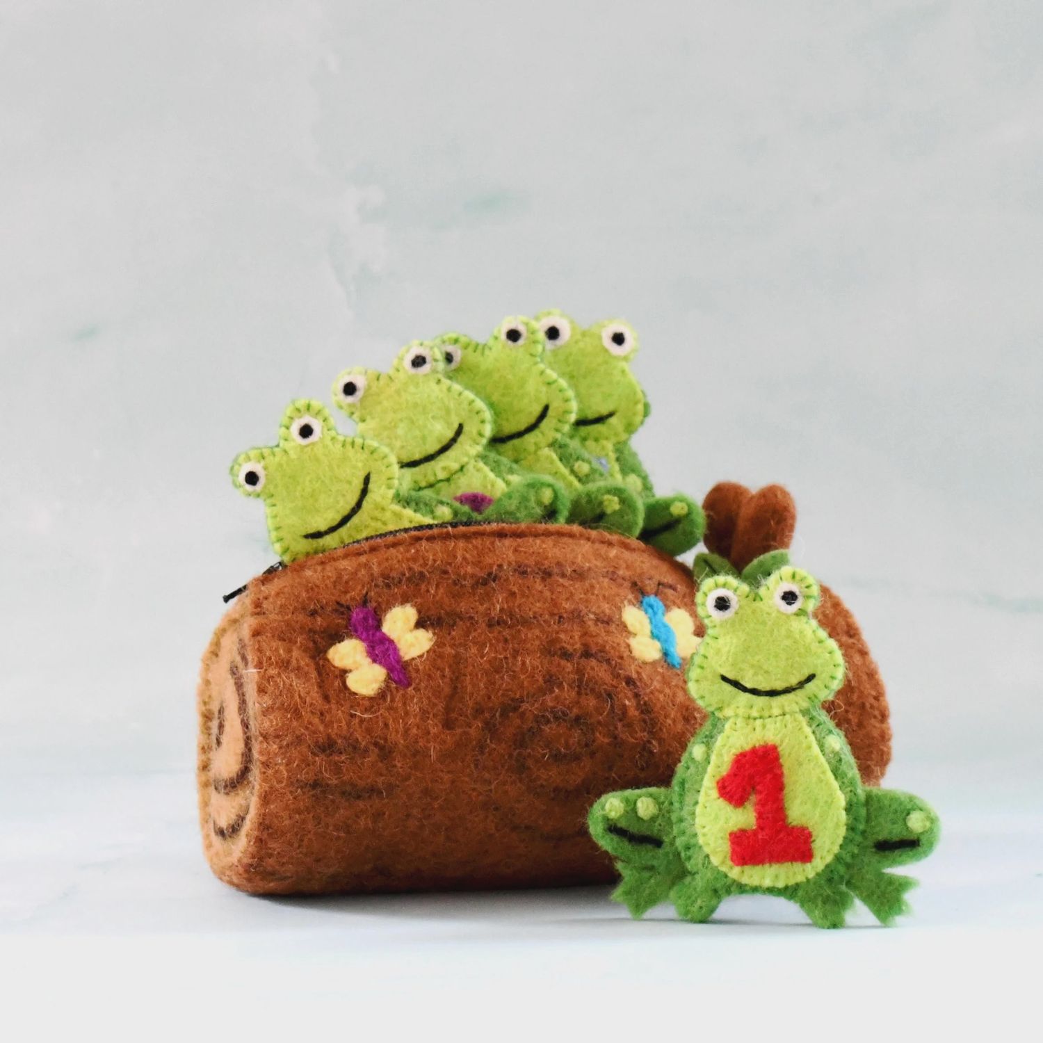 5 Speckled Frogs With Log Bag
