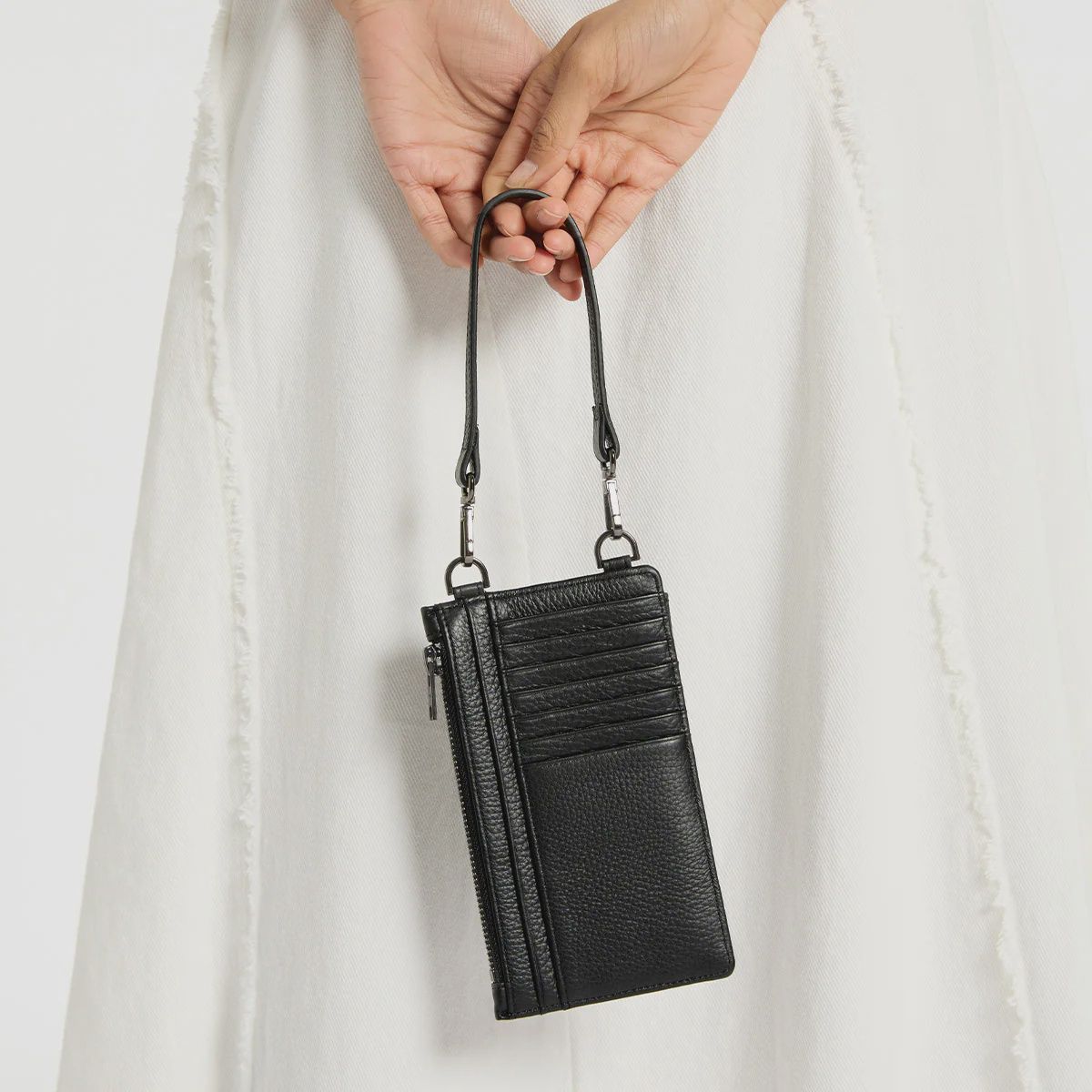 Voyager Shoulder Bag in Black