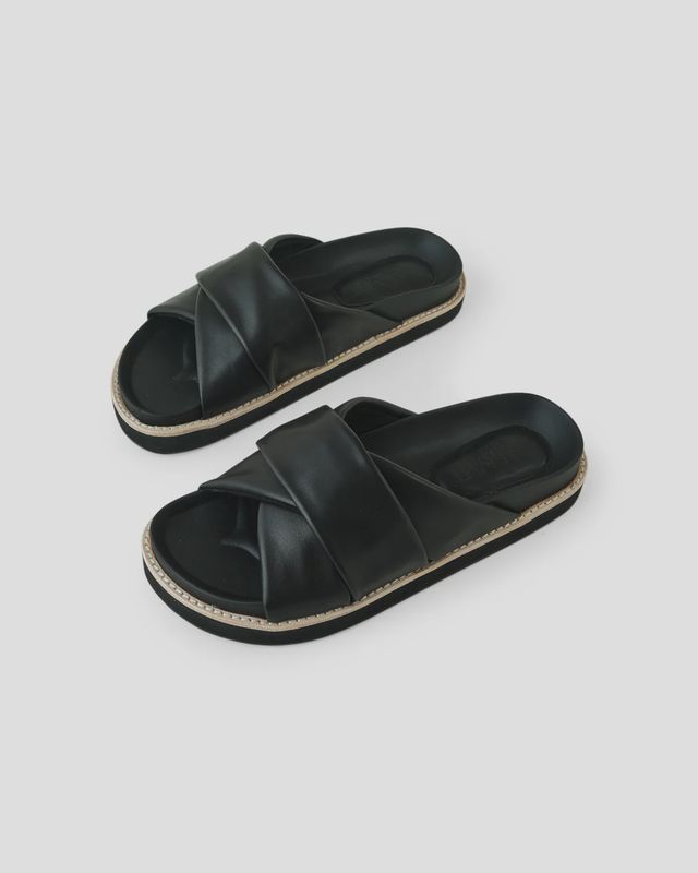 Petra Leather Slide in Black