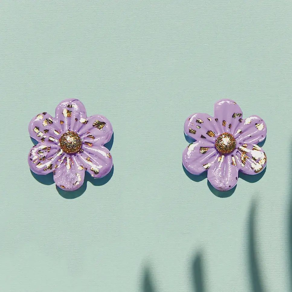 Large Lilac Daisy Studs