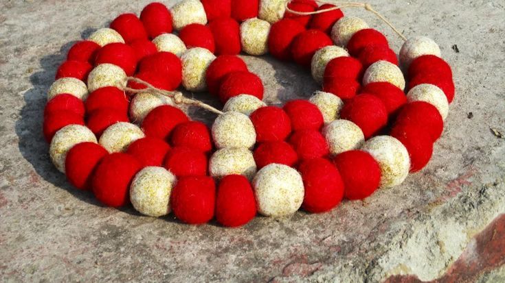 Pom Pom Garland - Red &amp; White